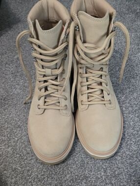 Sorel Beige Tan Lace-Up Hiking Boots